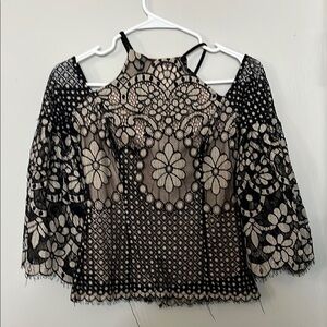 VENUS Black and Tan Graphic Ruffled Blouse
